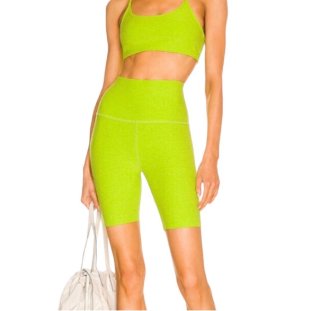 NWT! Beyond Yoga Spacedye High Waisted Biker Short In Matcha Lime Green Size M